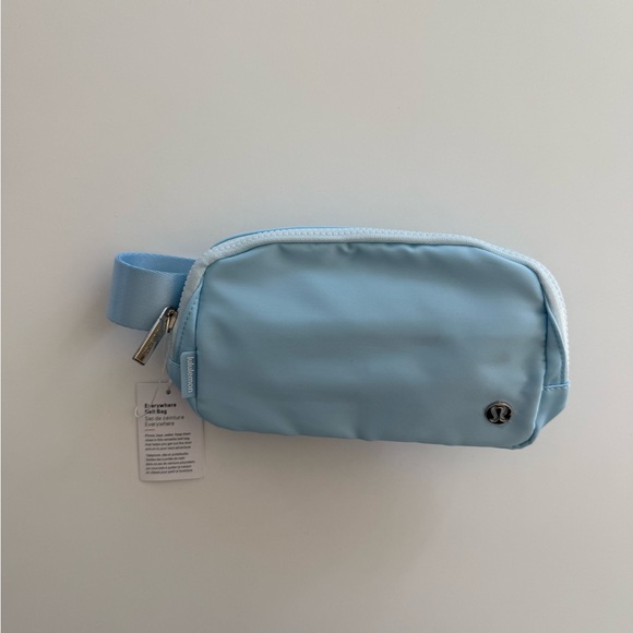 lululemon athletica Handbags - Lululemon Everywhere belt bag
